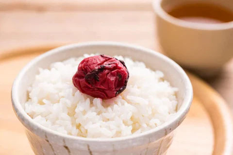朝に梅干しを食べる4つの効果と、美味しく食べるコツ